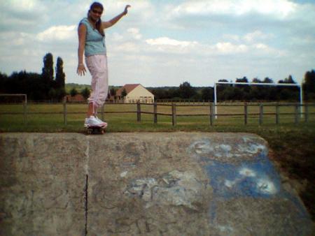 carole qui fai du skate