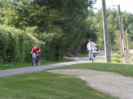 moi en velo et dedy avec sa meul fesan la course