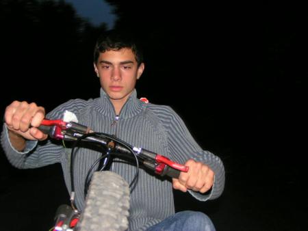 dedy ki ns tape une pur roue